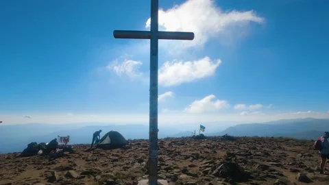 Cross on mountain panorama up. Slowmo 스톡 동영상 211098771