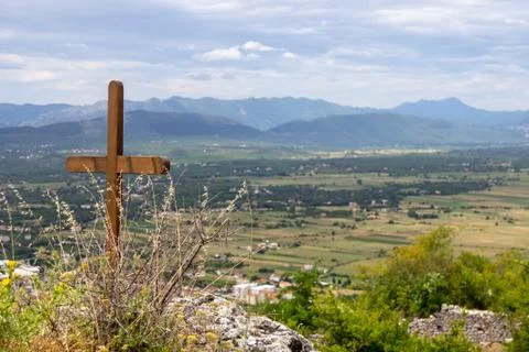 Cross overlooking the valley below Stock Photos