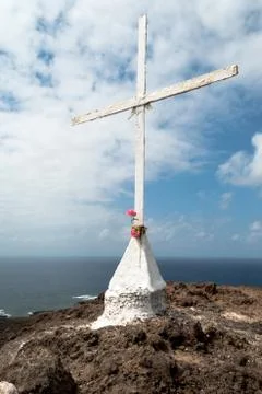 Cross with pink flowers Foto stock