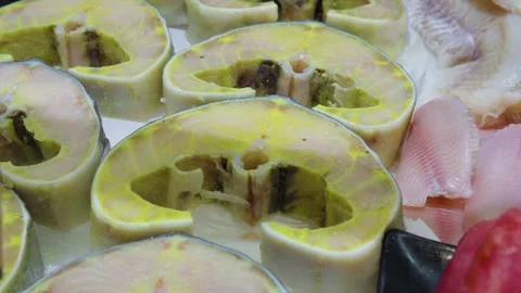 Cross Section Of Large Fish Steak On Ice In Market Display For Fresh Seafood 스톡 동영상 326199912