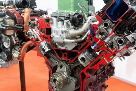 Cross section of the piston and engine cylinder at the training stand Foto stock