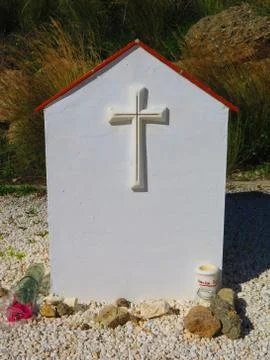 Cross on small white building Fotos de archivo
