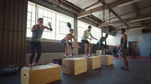 Crossfit class doing box jumps Video stock 71622963