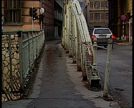 Crossing the bridge Vidéo 8764909