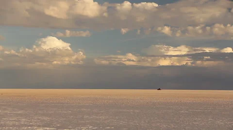 Crossing desert - uyuni Stock Footage 39981797