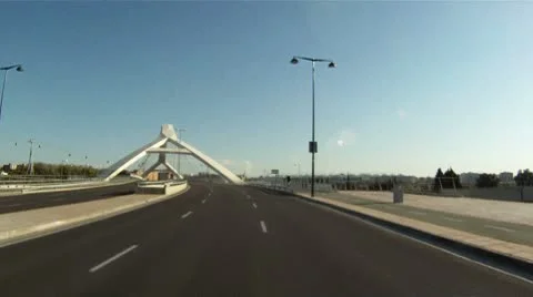 Crossing a modern bridge Vidéo 8925808