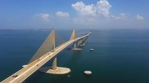 Crossing over Skyway Bridge Vídeos de archivo 111822305