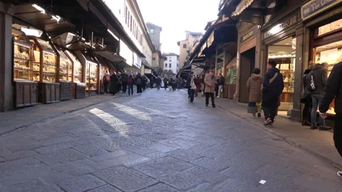 Crossing Ponte Vecchio between tourists,  jewelry and shops. Shopping in Fl.. Stock Footage 232365541