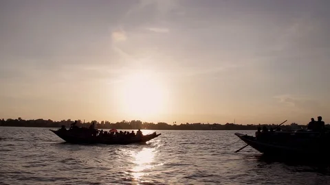 Crossing River Ganges on Boat 库存影片 109587189