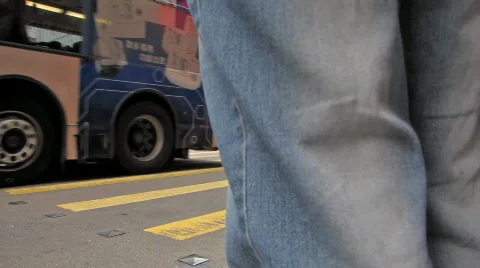 Crossing Street  Stock-Footage 685466