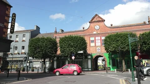 Crossing the street in Killarney town centre Stock-Footage 133260209