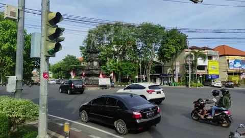 Crossroads when the traffic light is green Видео 209149553