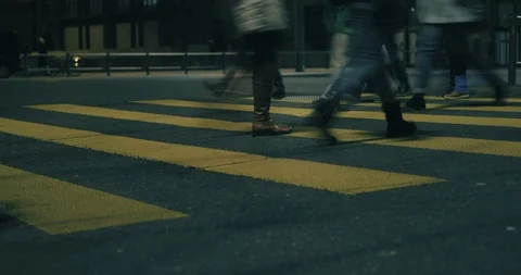 Crosswalk at night 스톡 동영상 87569347