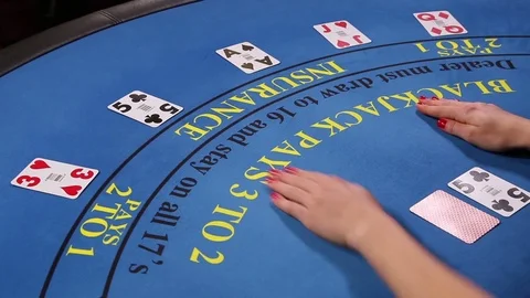 Croupier placing black jack and poker cards on the casino table Vidéo 71472390