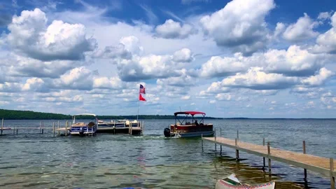 CROW WING CO, MN - 18 JUN 2021: Pontoon leaves marnina on Minnesota lake. Stock Footage 157561419