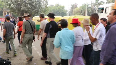 Crowd and Traffic 스톡 동영상 60700758