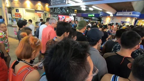 Crowd at automatic gate of public transport Stock-Footage 119491705