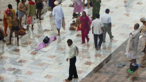 Crowd bathe in Ganges (w/sound) Stock Footage 233723