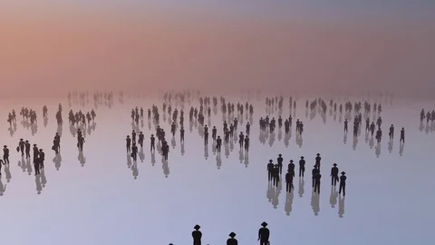 Crowd of businessmen walking 動画素材 83434014