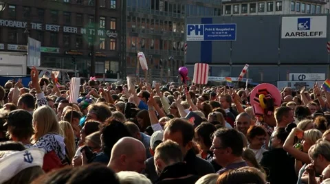 Crowd in the center of Copenhagen Stock Footage 8555985