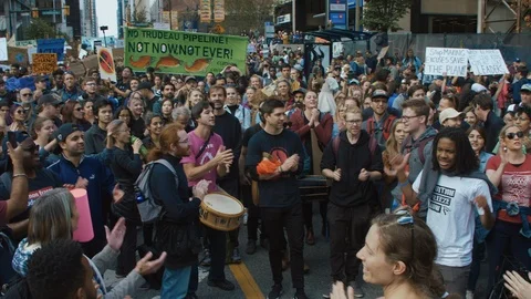 Crowd chanting for for climate action, holding signs. Vancouver, Sept 2019. Video stock 117979647