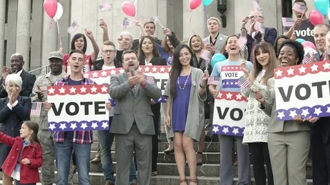 A crowd clapping and applauding Stock-Footage 76235734