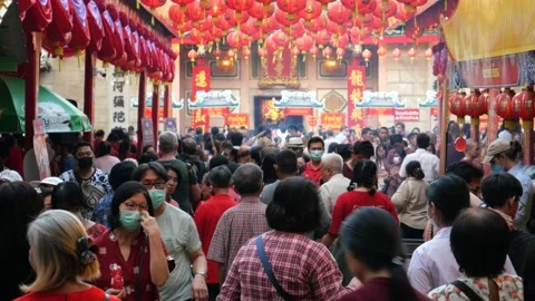 Crowd in Dragon Chinese temple 動画素材 132202096