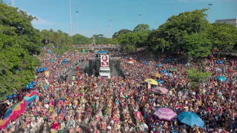 Crowd during carnival in Rio de Janeiro Video stock 136951207