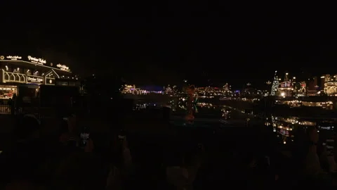 Crowd Enjoys Nighttime Laser Show and Reflections at Global Village Dubai UAE Видео 344915698