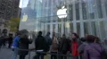 Crowd at the entrance to Apple Store on 5th avenue, New York City 4k or 4k+ Resolution