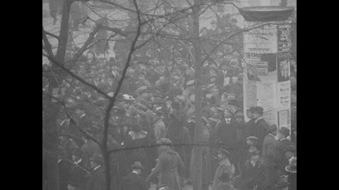 Crowd gathered to watch the rally, members occupy the top of Brandenburg gate Stock Footage 109551663