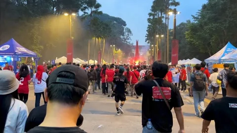 A crowd gathers outside the stadium 動画素材 299966794