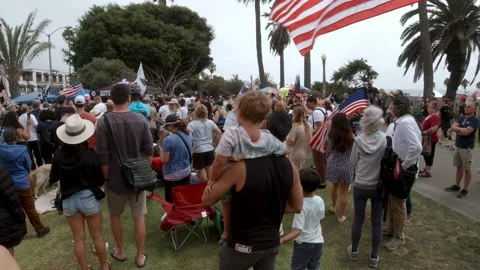 Crowd gathers to protest vaccine mandates Stock Footage 159772525
