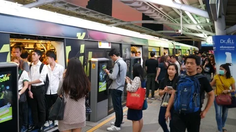 Crowd getting to BTS skytrain Bangkok 動画素材 108585027