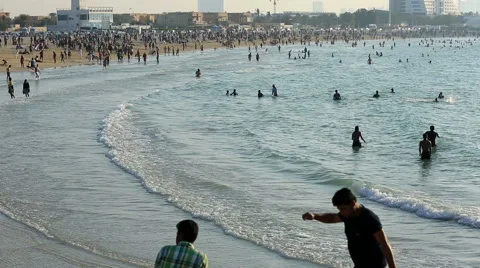 Crowd in Jumeirah Beach Video stock 45806921