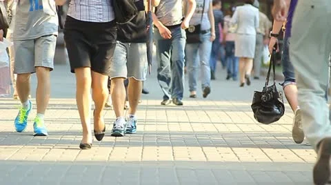 The crowd, legs only, spring-summer 720p 50 fps Video stock 10922802