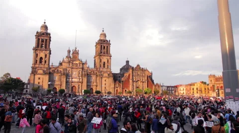 Crowd in a march protest for the 43 students disappeared in Ayotzinapa Guerrero. Stock-Footage 44345384