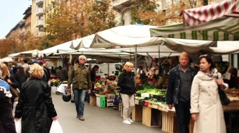 Crowd at market Video stock 42424764