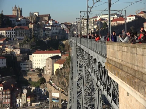 Crowd moves over Dom Luis Bridge, Porto Portugal Stock Footage 71144548