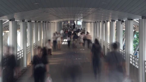 Crowd moving at walkway in city, time lapse Stock-Footage 110813659