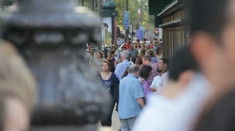 Crowd on Paris street Video stock 12561881