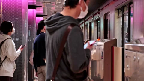 Crowd of passenger boarding train on Tokyo Metro Marunouchi Line Stock-Footage 189496325