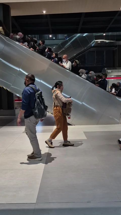 Crowd of passengers queuing at escalator Stock-Footage 341177736
