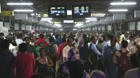 Crowd passing through the train station of Mumbai. Stock Footage 49184170