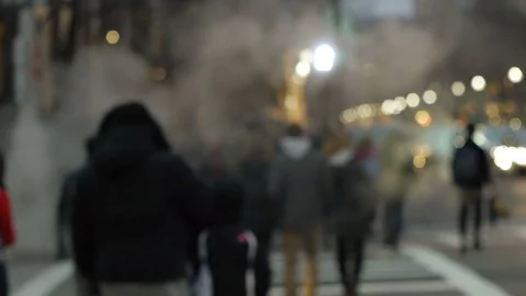 Crowd of Pedestrians Crossing Intersection in Boston at Dusk 動画素材 70986178