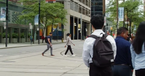 A crowd of pedestrians crossing an intersection in Toronto during rush hour. Stock Footage 278045524