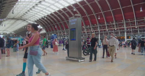 Crowd of People Commuting on Hot Day at Paddington Train Station Stock Footage 202739183