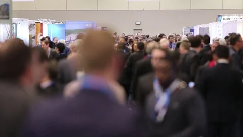 Crowd of people at a convention in slow motion Vidéo 73753893