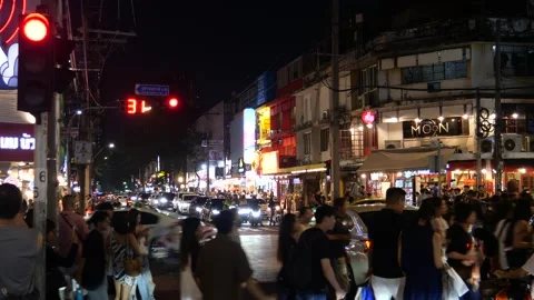 Crowd of people, dining and restaurants in Bangkok Stockbeeldmateriaal 334889764