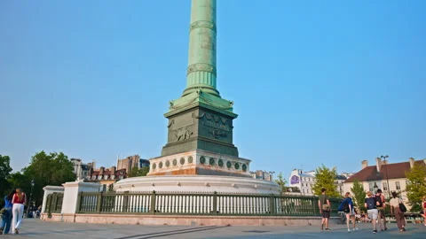 A crowd of people exploring the Colonne de Juillet square in Paris, France. Stock Footage 245457921